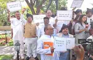 Cong MLAs stage protest on MP Assembly premises, demand discussion on corruption issues