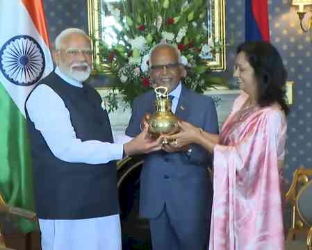 PM Modi gifts 'Maha Kumbh Jal' to Mauritius President in Port Louis