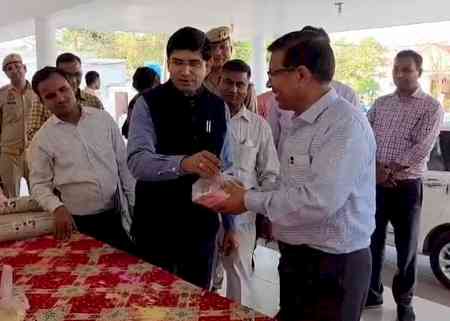 Sambhal DM joins women's SHG to sell herbal gulal ahead of Holi