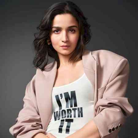 Exclusive! Alia to celebrate Holi, birthday amidst friends and family in Alibaug 