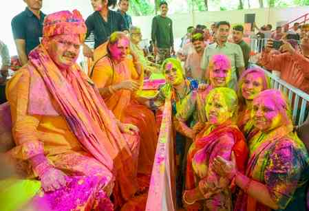 Rajasthan CM celebates Holi with people showcasing Braj culture