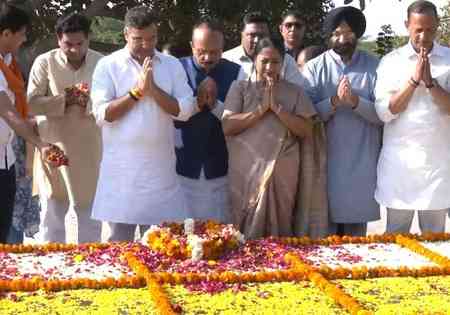 Delhi CM Gupta, Parvesh Verma pay tributes to late Sahib Singh Verma on birth anniversary  