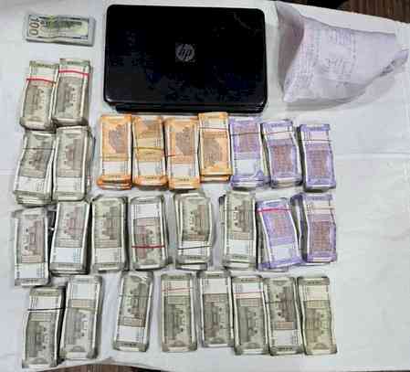 Two hawala operators held in Punjab, Rs 17,60,000 cash linked to drug trafficking seized