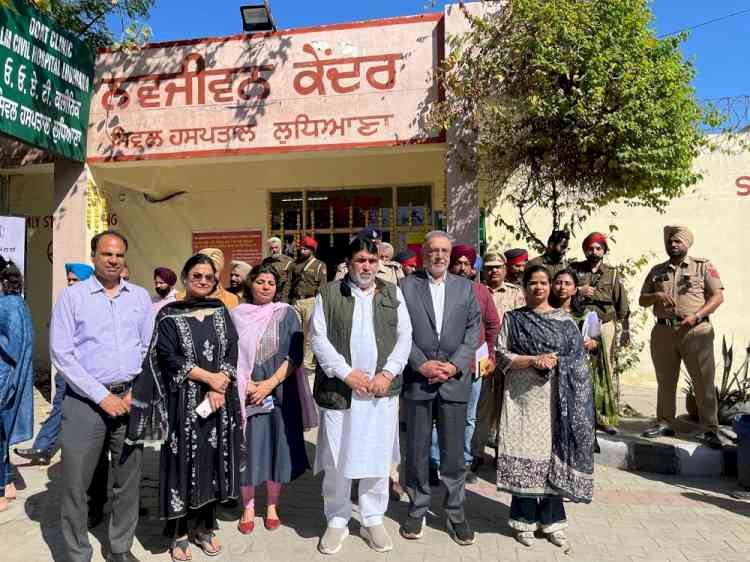 Health Minister Visits Drug De-addiction Centre, Reviews Yudh Nasheya Viruddh Program