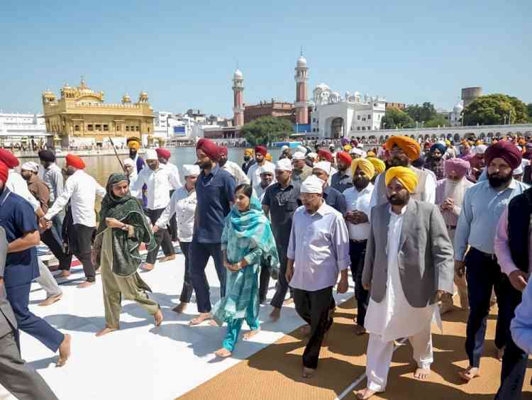 AAP convener Arvind Kejriwal and CM Bhagwant Mann pay obeisance at Sri Harmandir Sahib, Bhagwan Valmiki Tirath Sthal and Sri Durgiana Mandir