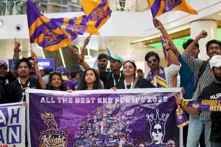 KKR's IPL 2024 Trophy Tour concludes in grand style at Kolkata’s South City Mall