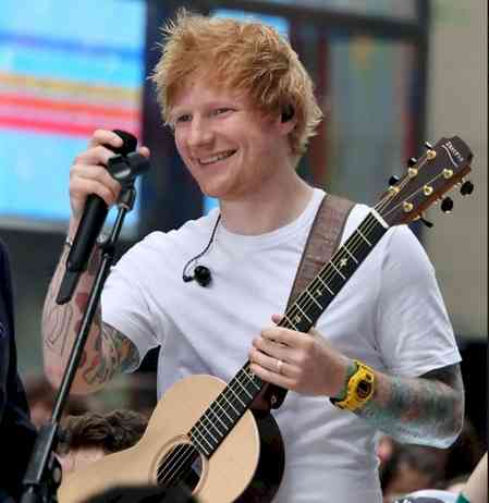 Ed Sheeran breaks into impromptu street performance of his song ‘Azizam’