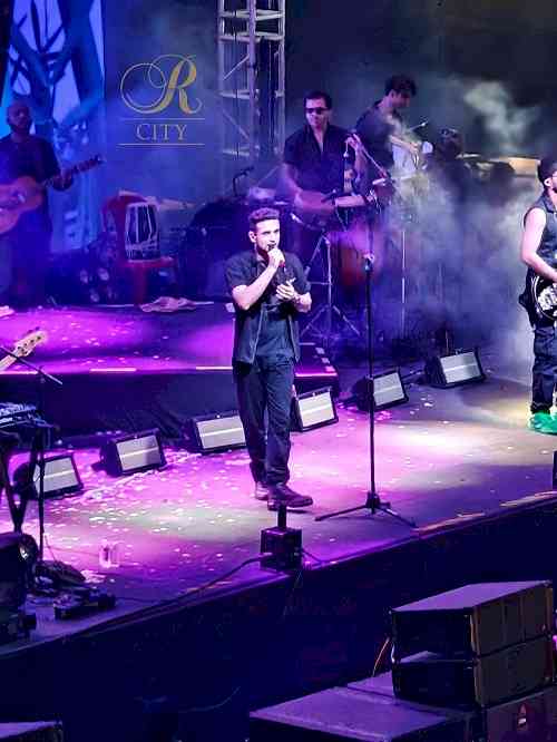 Sanam once again lights up R City with his electrifying performance  